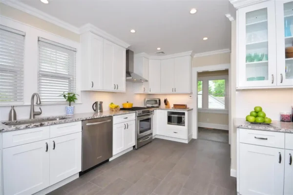 Ice White Shaker Cabinets with Countertops