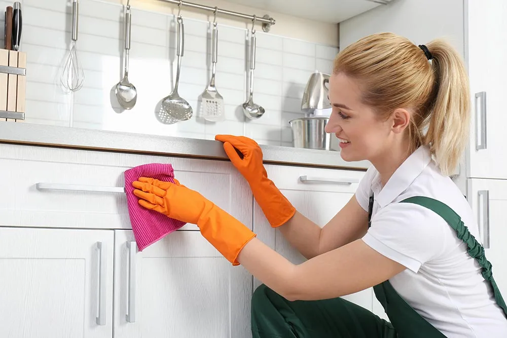 Cleaning of custom kitchen cabinets 