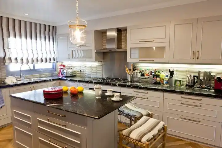 Modern White Kitchen cabinets with Black Countertops Kitchen island
